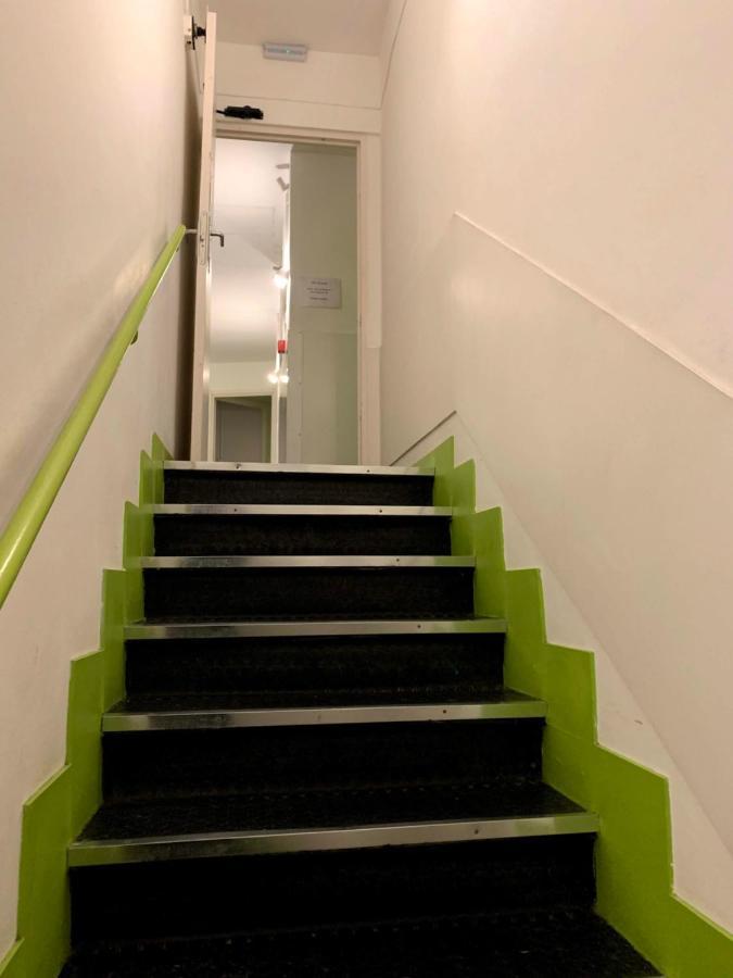Central And Basic Universitat For Young Hostel Barcelona Exterior foto