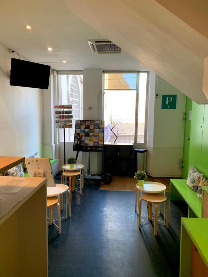 Central And Basic Universitat For Young Hostel Barcelona Exterior foto