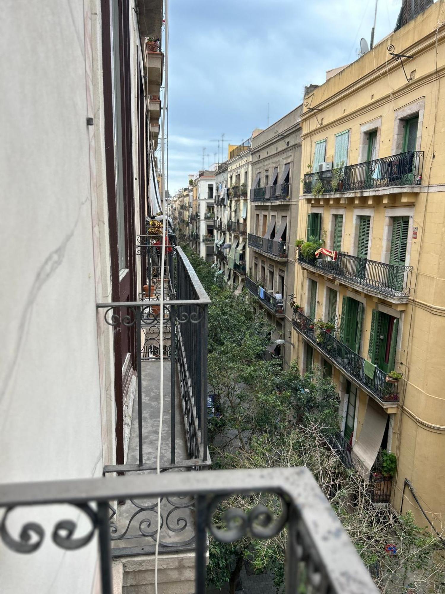 Central And Basic Universitat For Young Hostel Barcelona Exterior foto