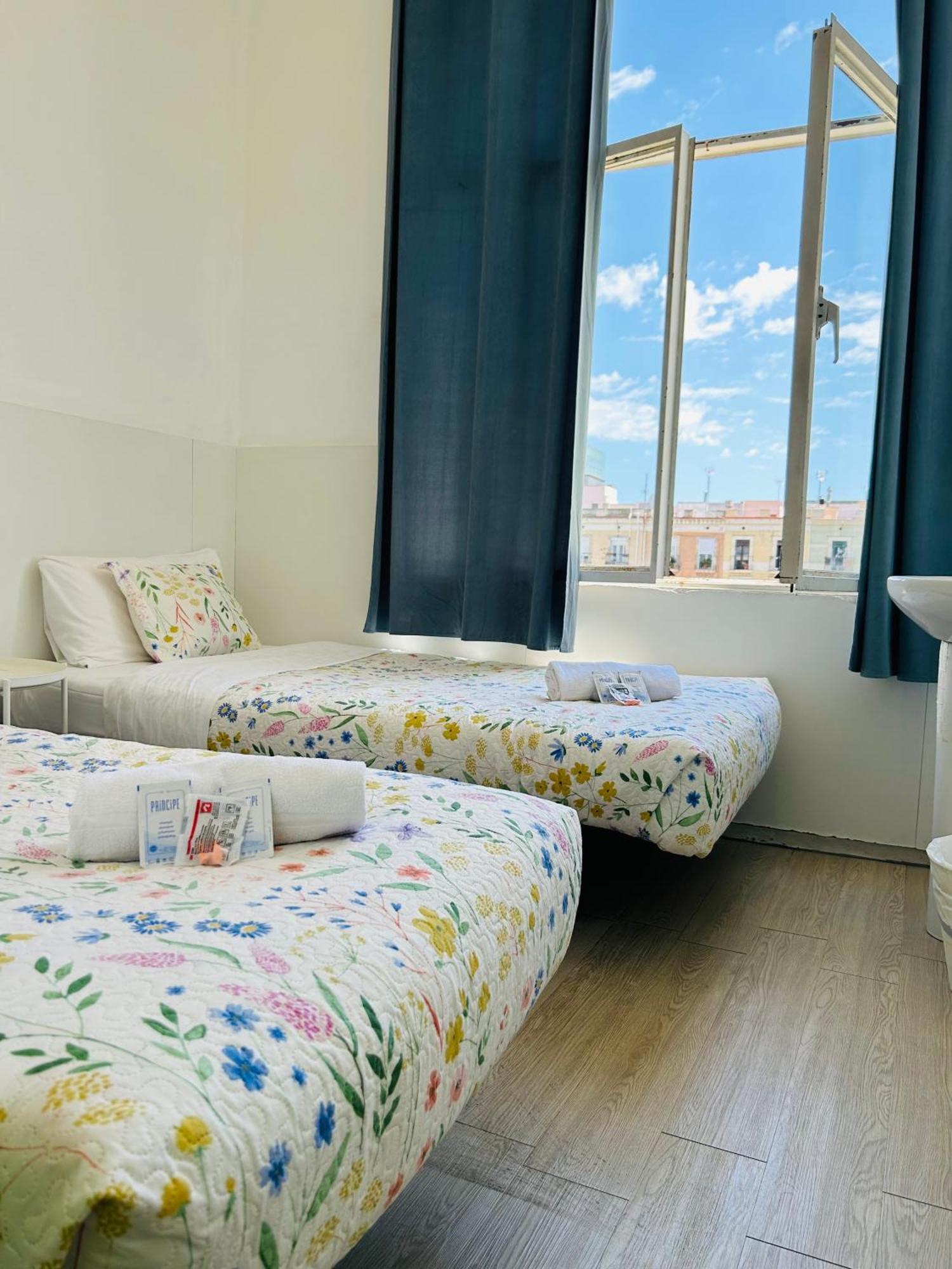 Central And Basic Universitat For Young Hostel Barcelona Exterior foto