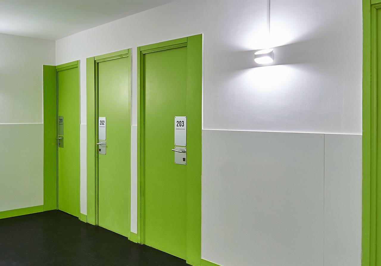 Central And Basic Universitat For Young Hostel Barcelona Exterior foto