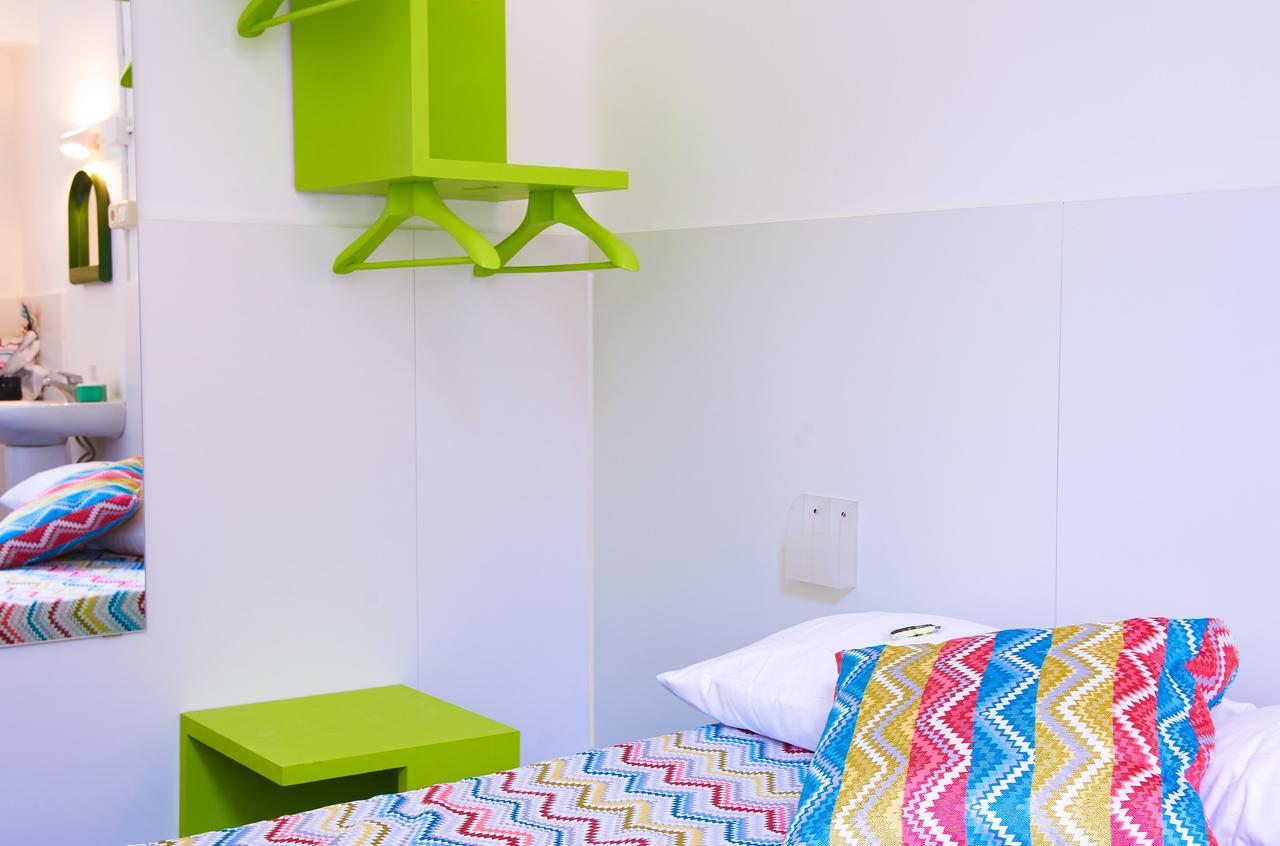 Central And Basic Universitat For Young Hostel Barcelona Exterior foto