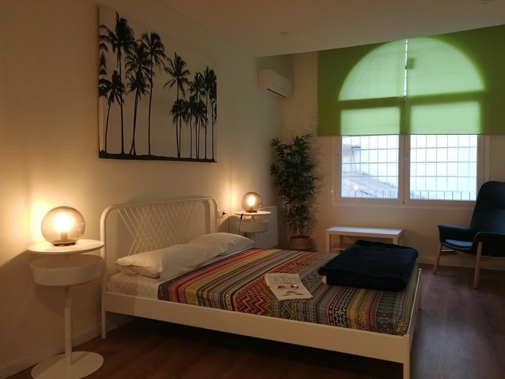 Central And Basic Universitat For Young Hostel Barcelona Exterior foto