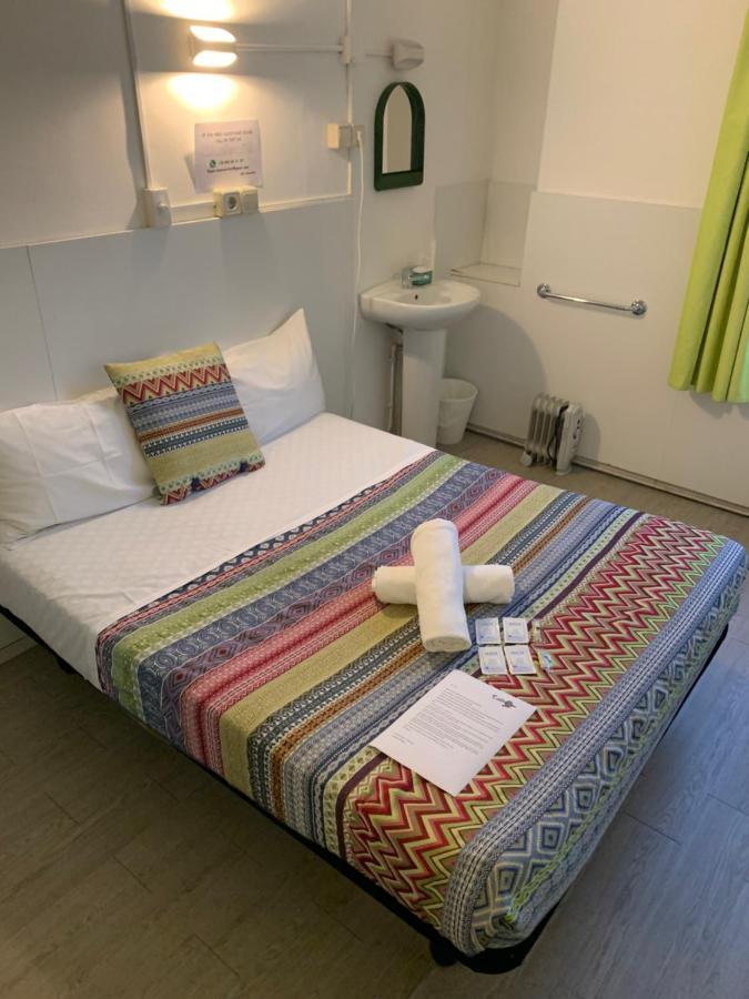 Central And Basic Universitat For Young Hostel Barcelona Exterior foto